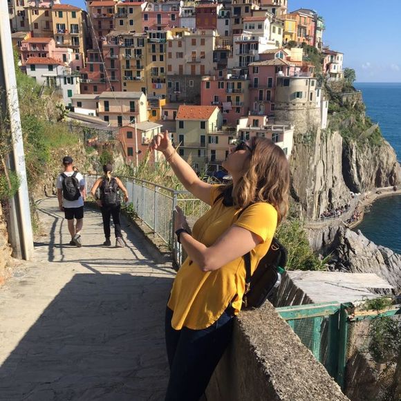 Meet your Posher, Amanda - Picture 2 of 2